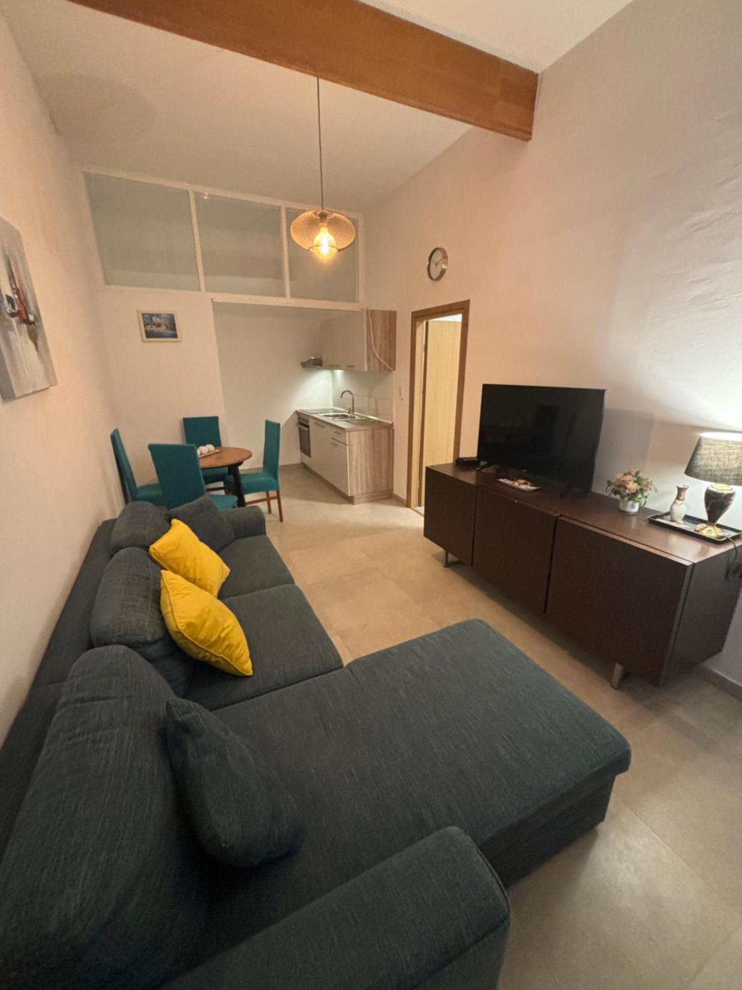 Apartment Kairos Трогир Екстериор снимка